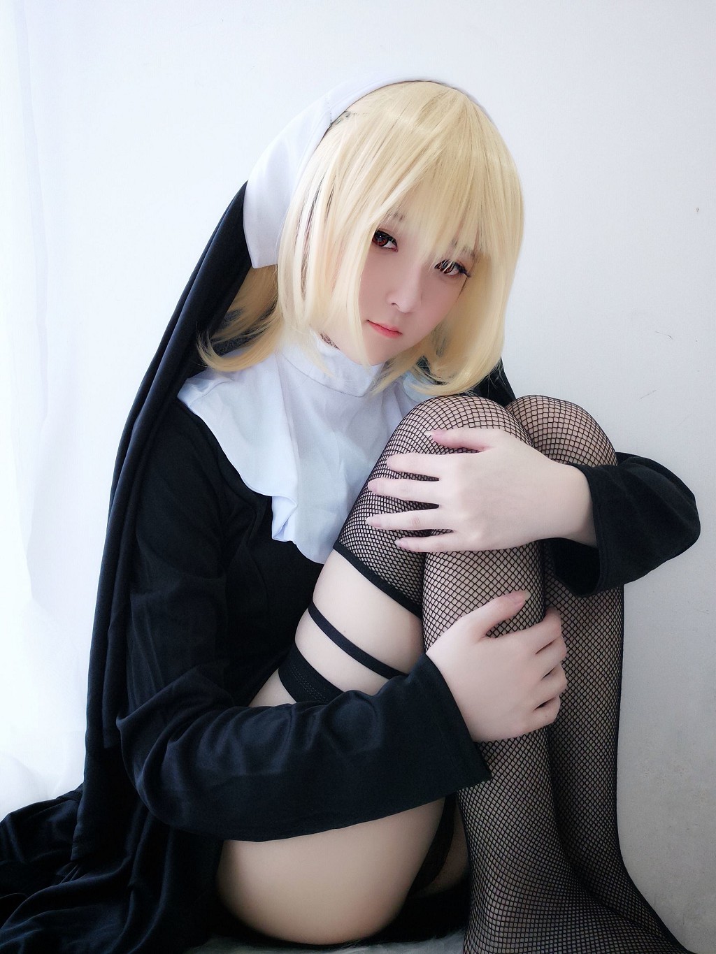 一小央泽 《修女小姐姐（黑）》 [Cosplay美女] 写真集[21P]