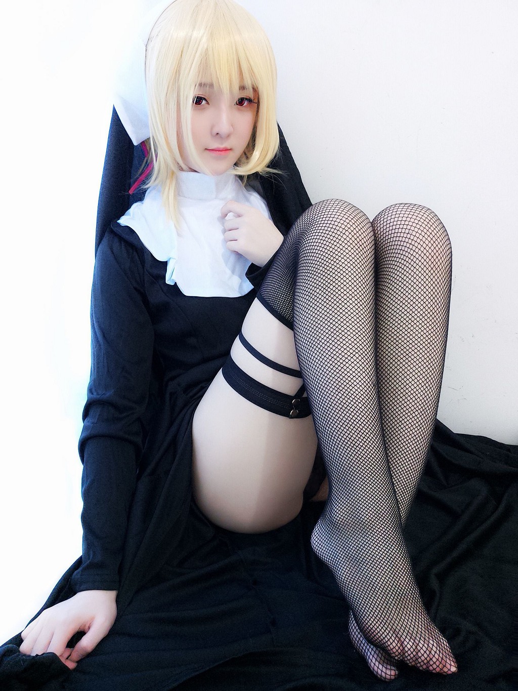 一小央泽 《修女小姐姐（黑）》 [Cosplay美女] 写真集[21P]
