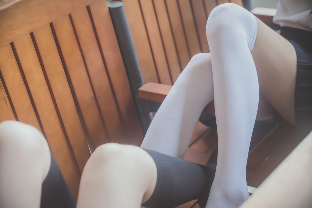 ​桜桃喵&疯猫ss《JK百合》 [萝莉COS] 写真集[43P]