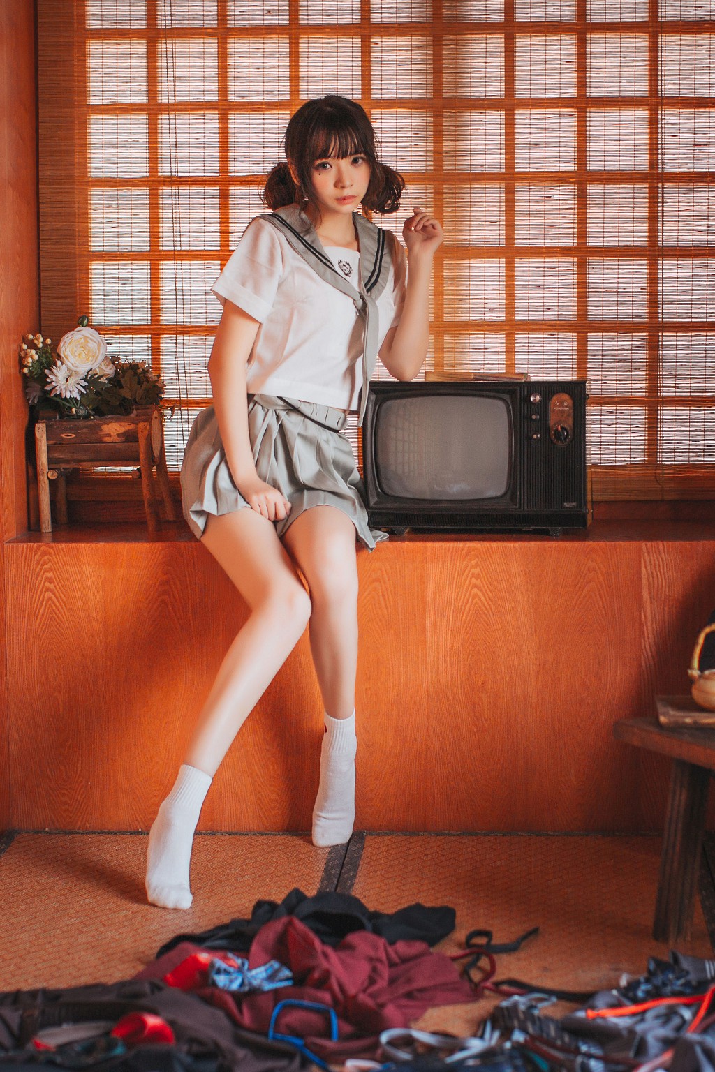 疯猫ss《黑丝 ・ JK ・ 少女》 [萝莉COS] 写真集[47P]