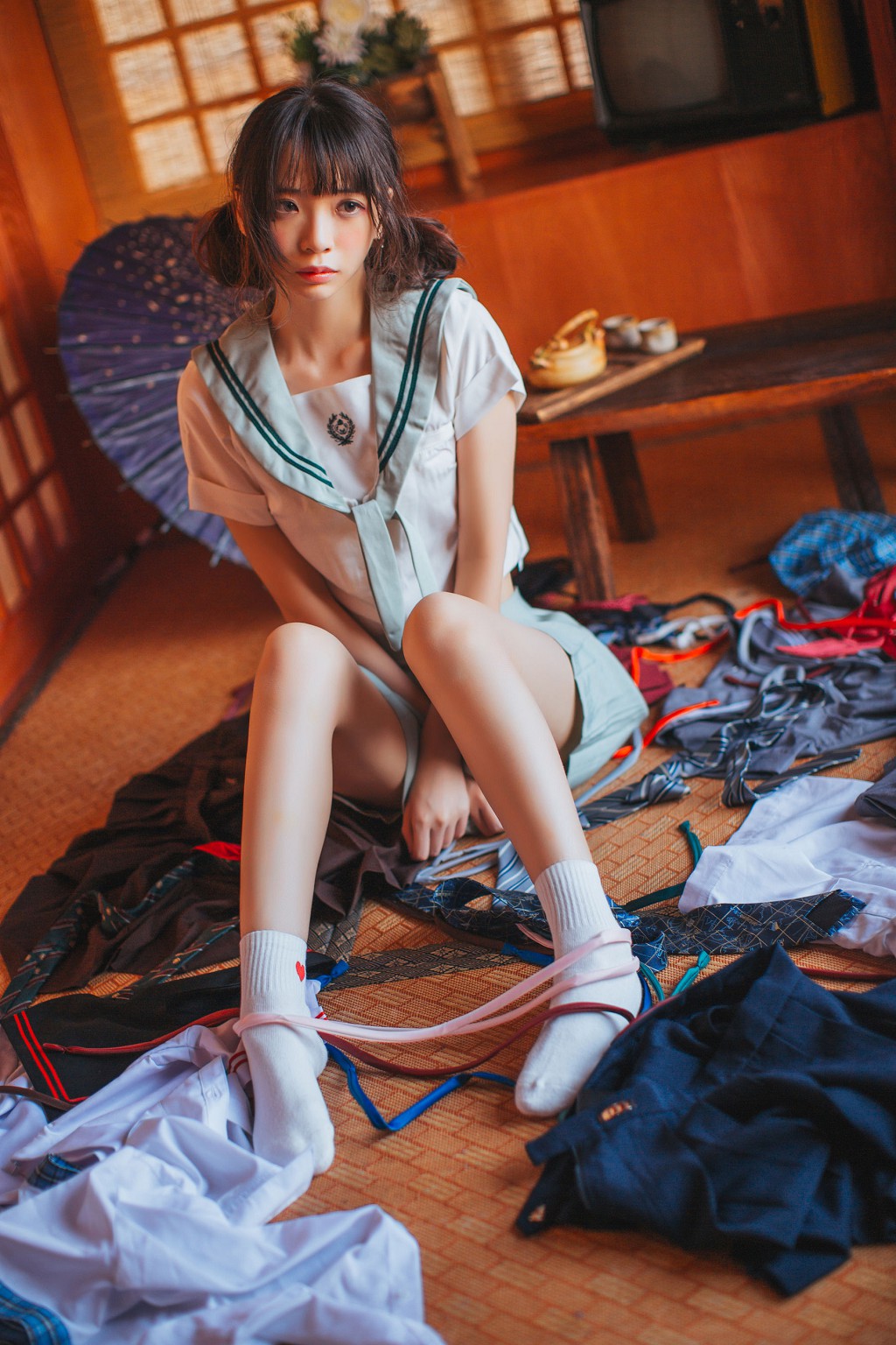 疯猫ss《黑丝 ・ JK ・ 少女》 [萝莉COS] 写真集[47P]