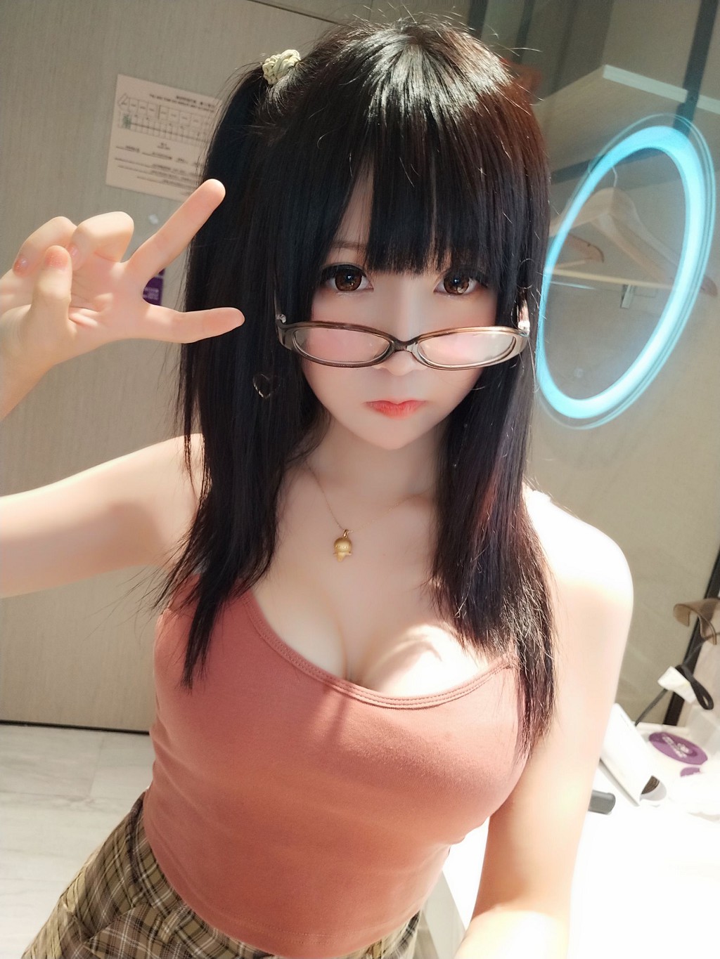 COSER摇摇乐yoyo《诱人小学妹》 [Cosplay福利] 写真集[43P]