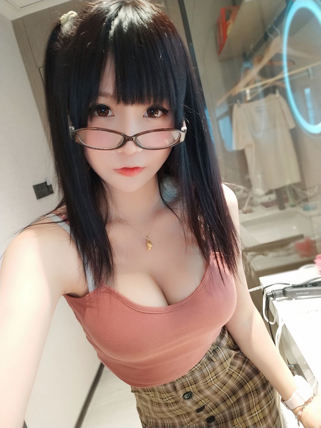 COSER摇摇乐yoyo《诱人小学妹》 [Cosplay福利] 写真集[43P]