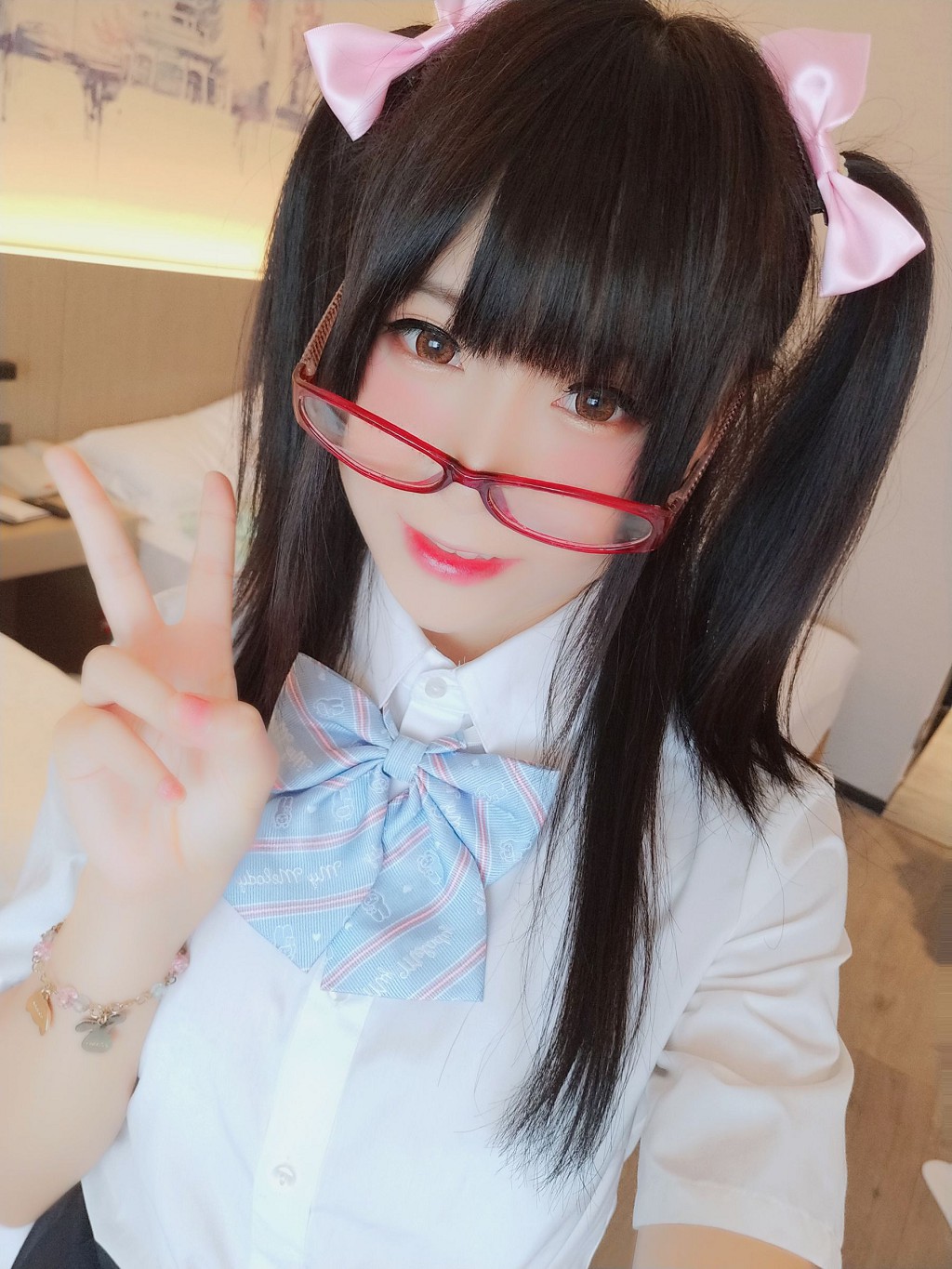 COSER摇摇乐yoyo《诱人小学妹》 [Cosplay福利] 写真集[43P]