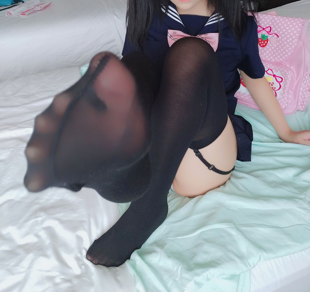 COSER摇摇乐yoyo《诱人小学妹》 [Cosplay福利] 写真集[43P]