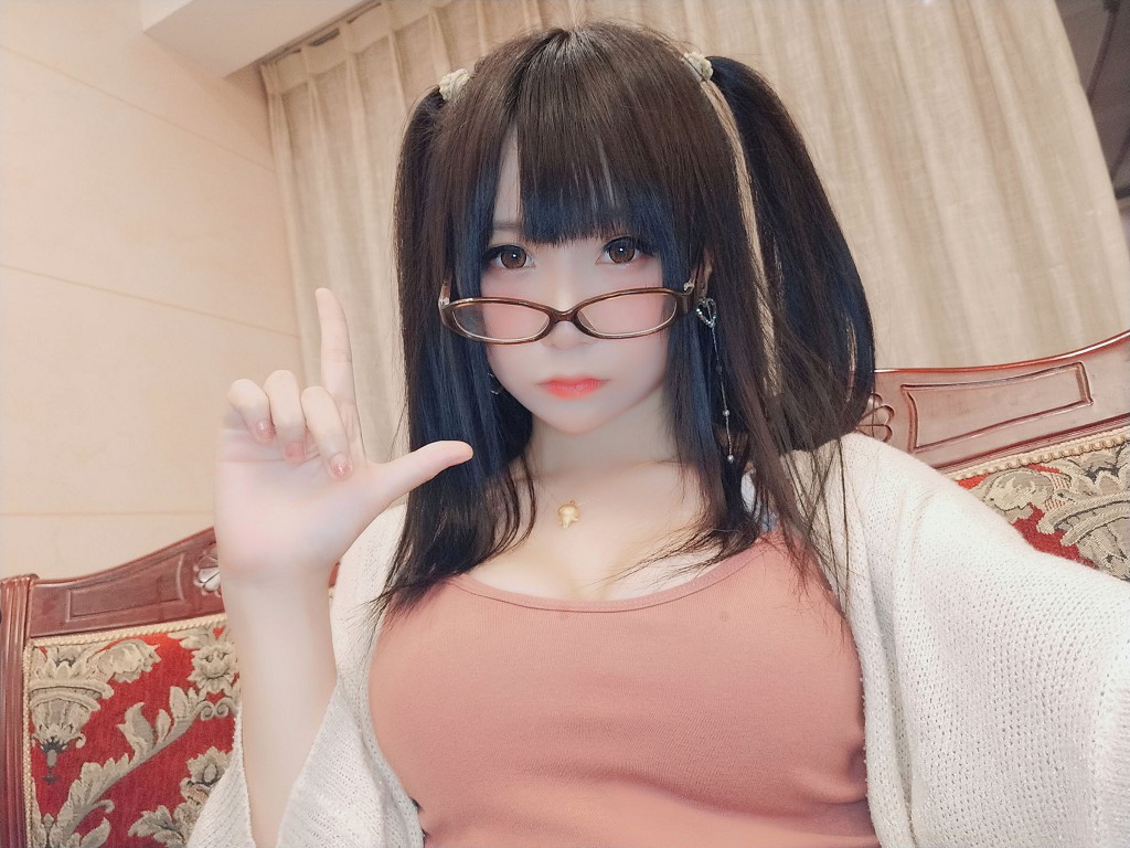 COSER摇摇乐yoyo《诱人小学妹》 [Cosplay福利] 写真集[43P]