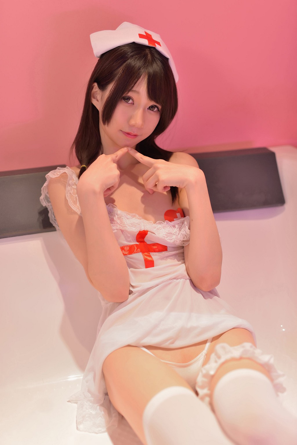 NAGISA魔物喵《性感看护师》 [Cosplay福利] 写真集[110P]