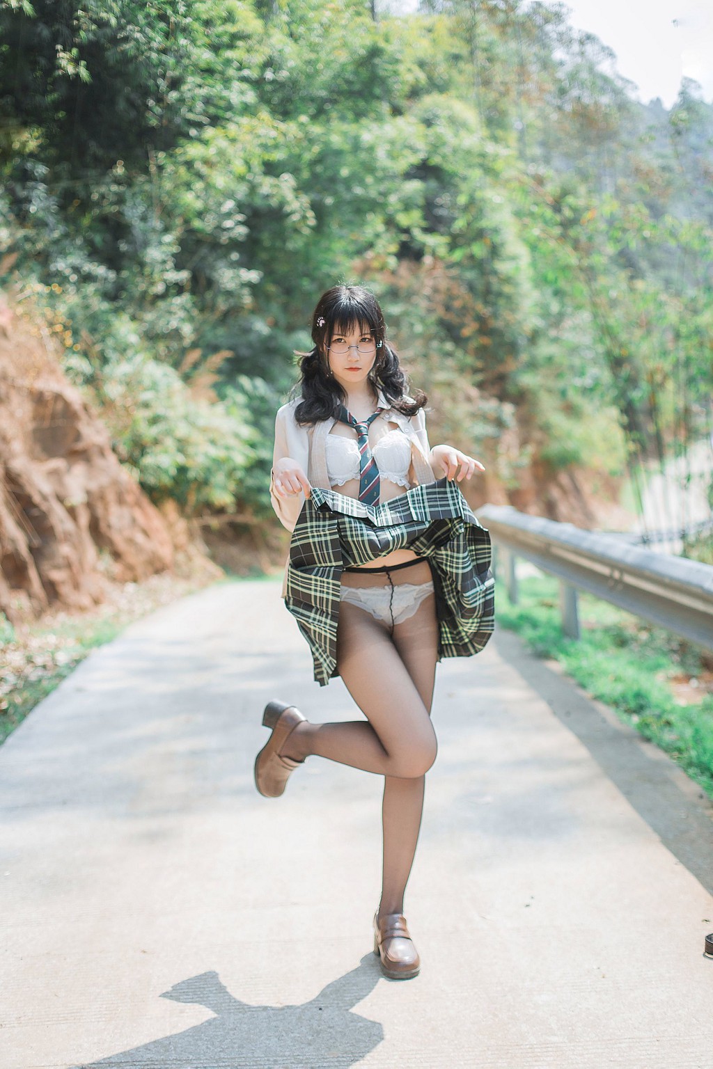 COSER小姐姐逐月su 《乡间小路》 [Cosplay美少女] 写真集[45P]