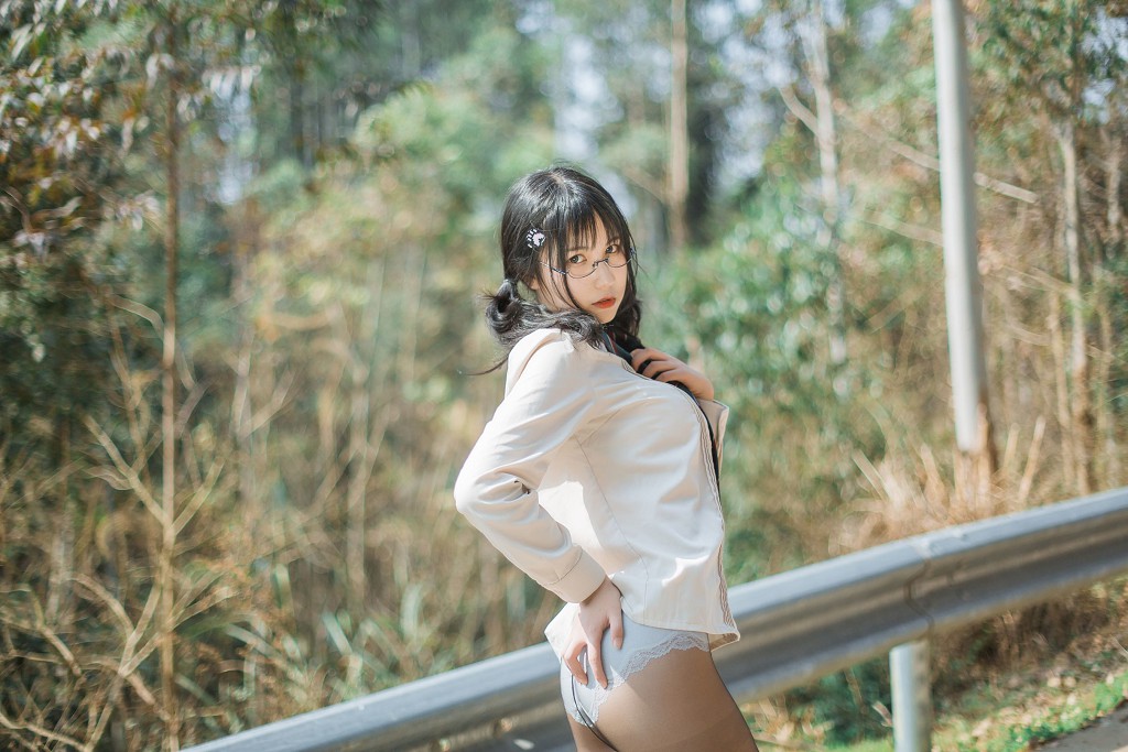 COSER小姐姐逐月su 《乡间小路》 [Cosplay美少女] 写真集[45P]