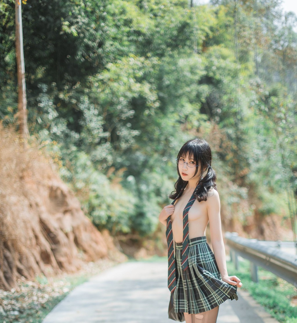 COSER小姐姐逐月su 《乡间小路》 [Cosplay美少女] 写真集[45P]