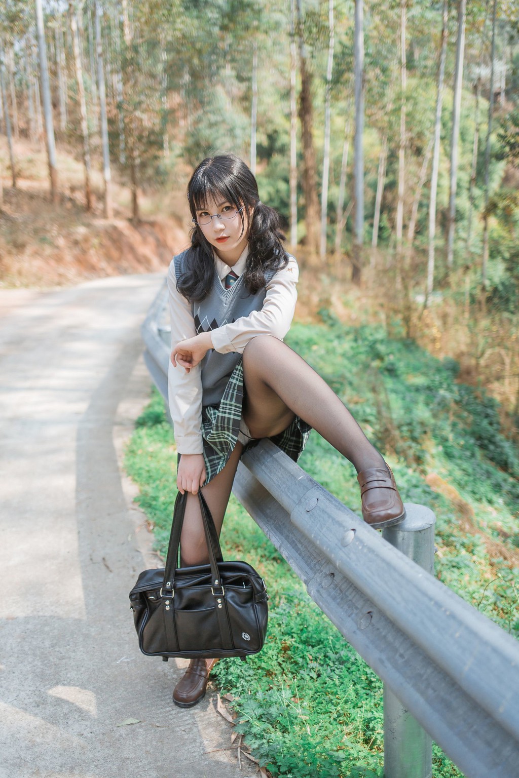 COSER小姐姐逐月su 《乡间小路》 [Cosplay美少女] 写真集[45P]