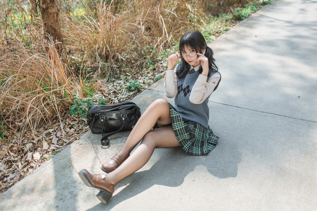 COSER小姐姐逐月su 《乡间小路》 [Cosplay美少女] 写真集[45P]