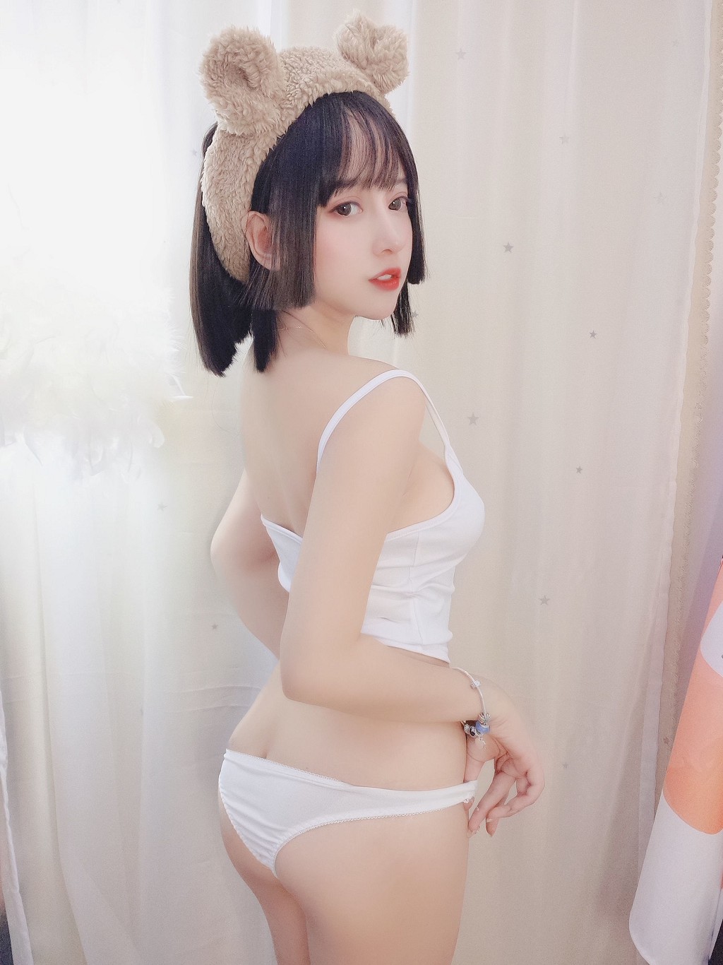 COSER米线线sama《小可爱熊妹》 [Cosplay少女] 写真集[32P]