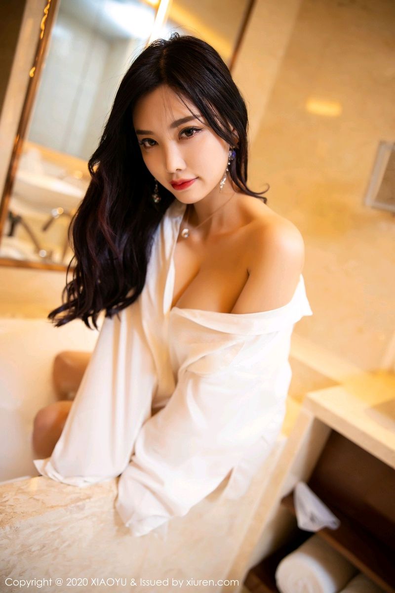 语画界性感女神杨晨晨sugar白衬衫浴室湿身诱惑澳门旅拍