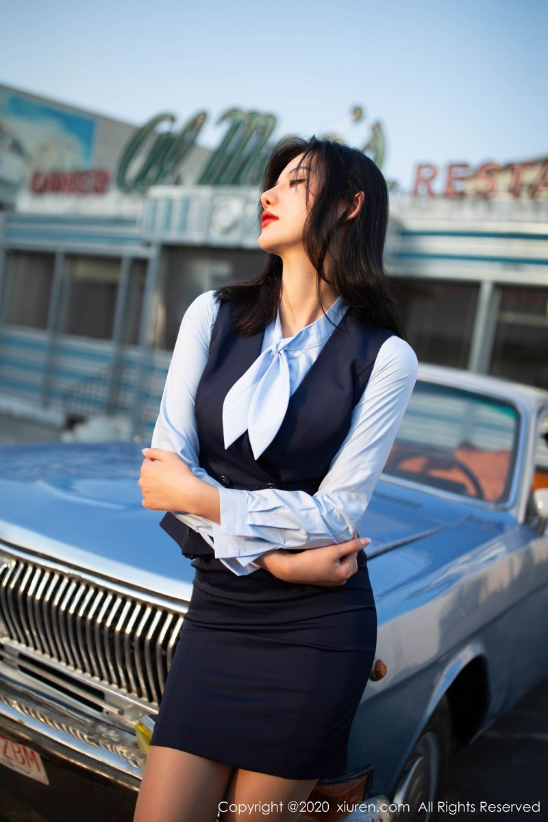 秀人网性感女神就是阿朱啊变身餐厅经理全新制服丝袜写真