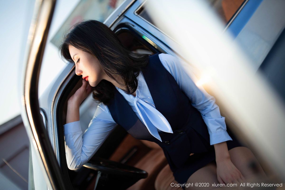 秀人网性感女神就是阿朱啊变身餐厅经理全新制服丝袜写真