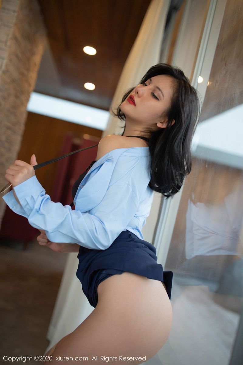 秀人网性感女神就是阿朱啊变身餐厅经理全新制服丝袜写真