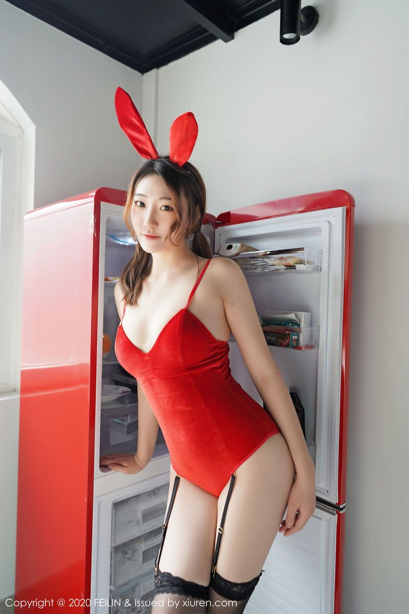 嗲囡囡美女模特A.小熊猫黑丝美腿情趣内衣兔女郎装扮写真