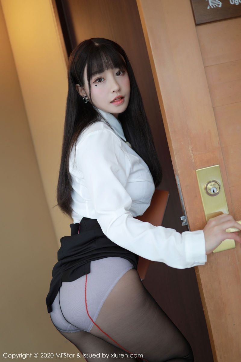 模范学院性感女神Flower朱可儿酒店客房经理日本北海道旅拍