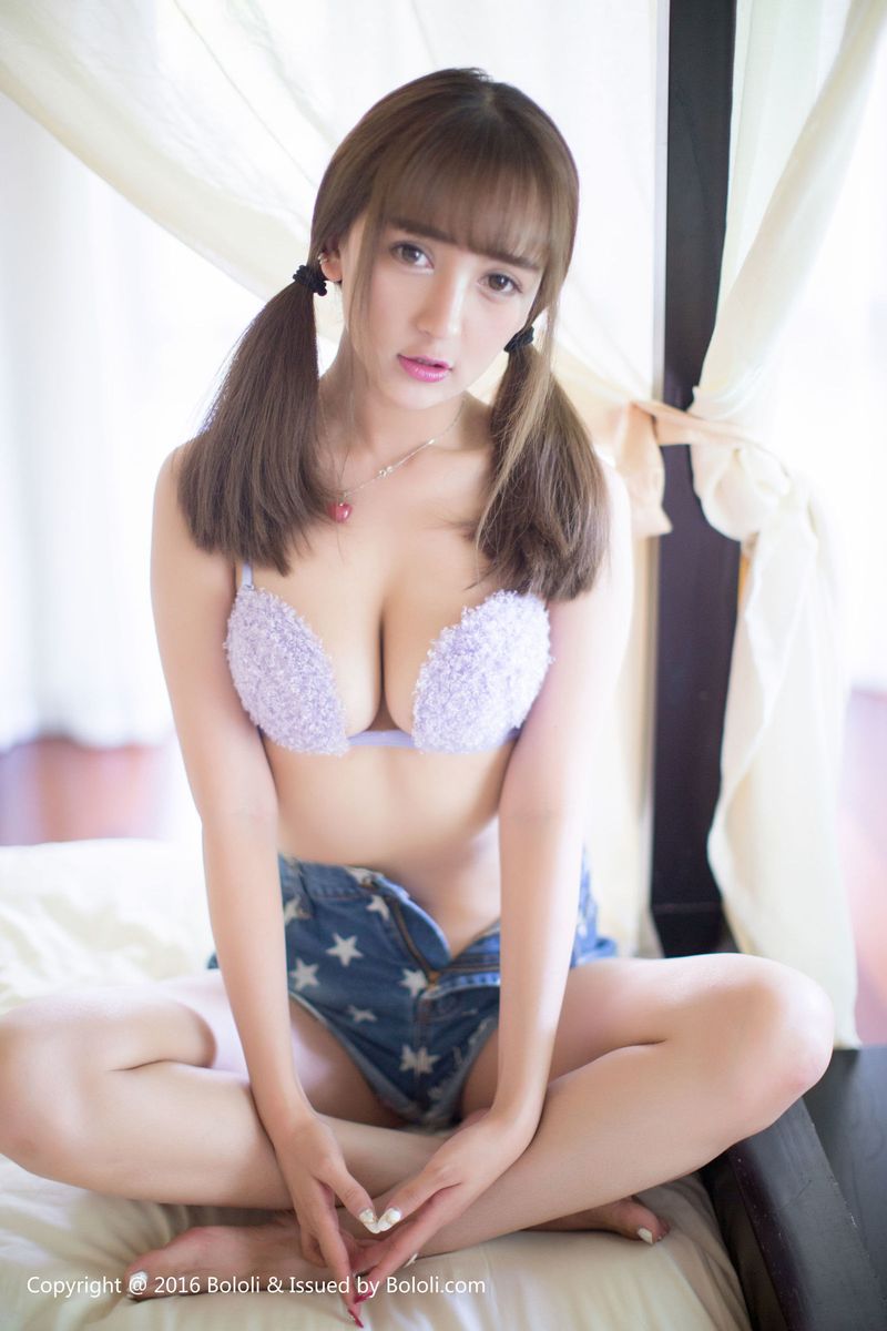 波萝社性感美女Monkey小潘鼠牛仔热裤内衣诱惑欲望美图