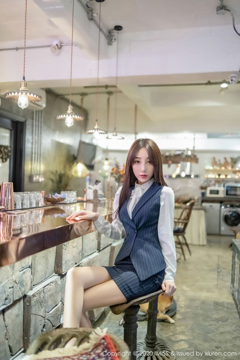 爱蜜社性感女神小九月西餐厅服务生丝袜美腿制服诱惑套图