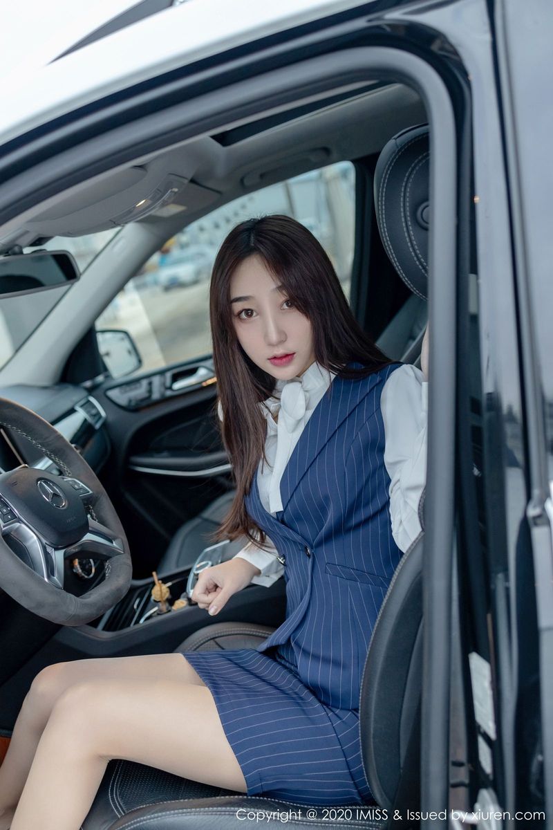 爱蜜社性感女神小九月西餐厅服务生丝袜美腿制服诱惑套图