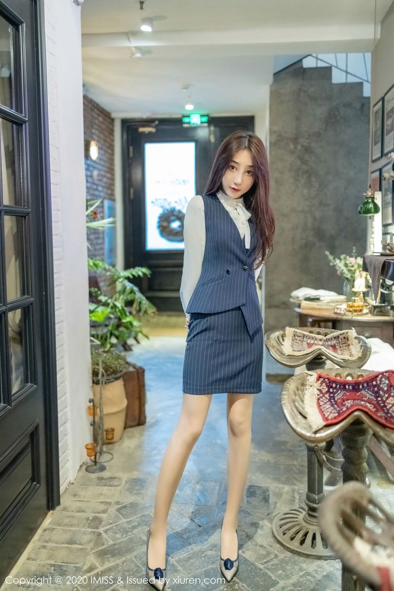 爱蜜社性感女神小九月西餐厅服务生丝袜美腿制服诱惑套图