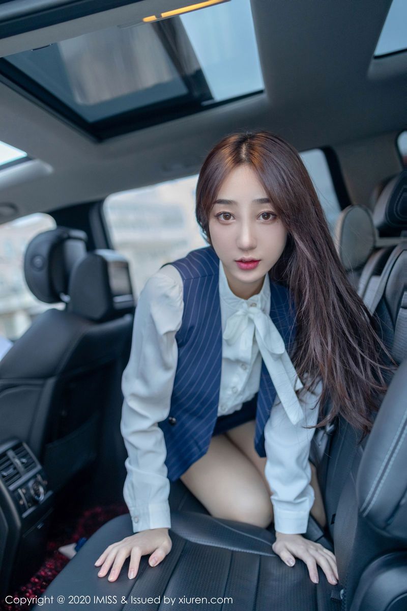 爱蜜社性感女神小九月西餐厅服务生丝袜美腿制服诱惑套图