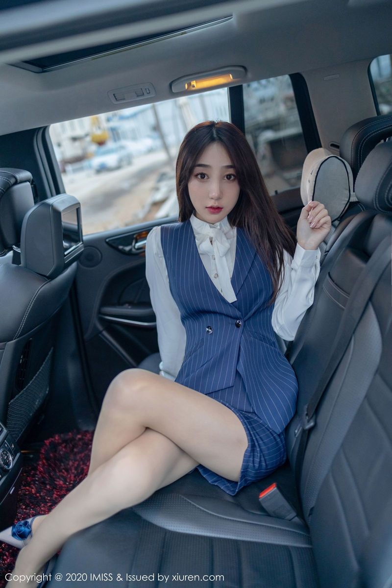 爱蜜社性感女神小九月西餐厅服务生丝袜美腿制服诱惑套图