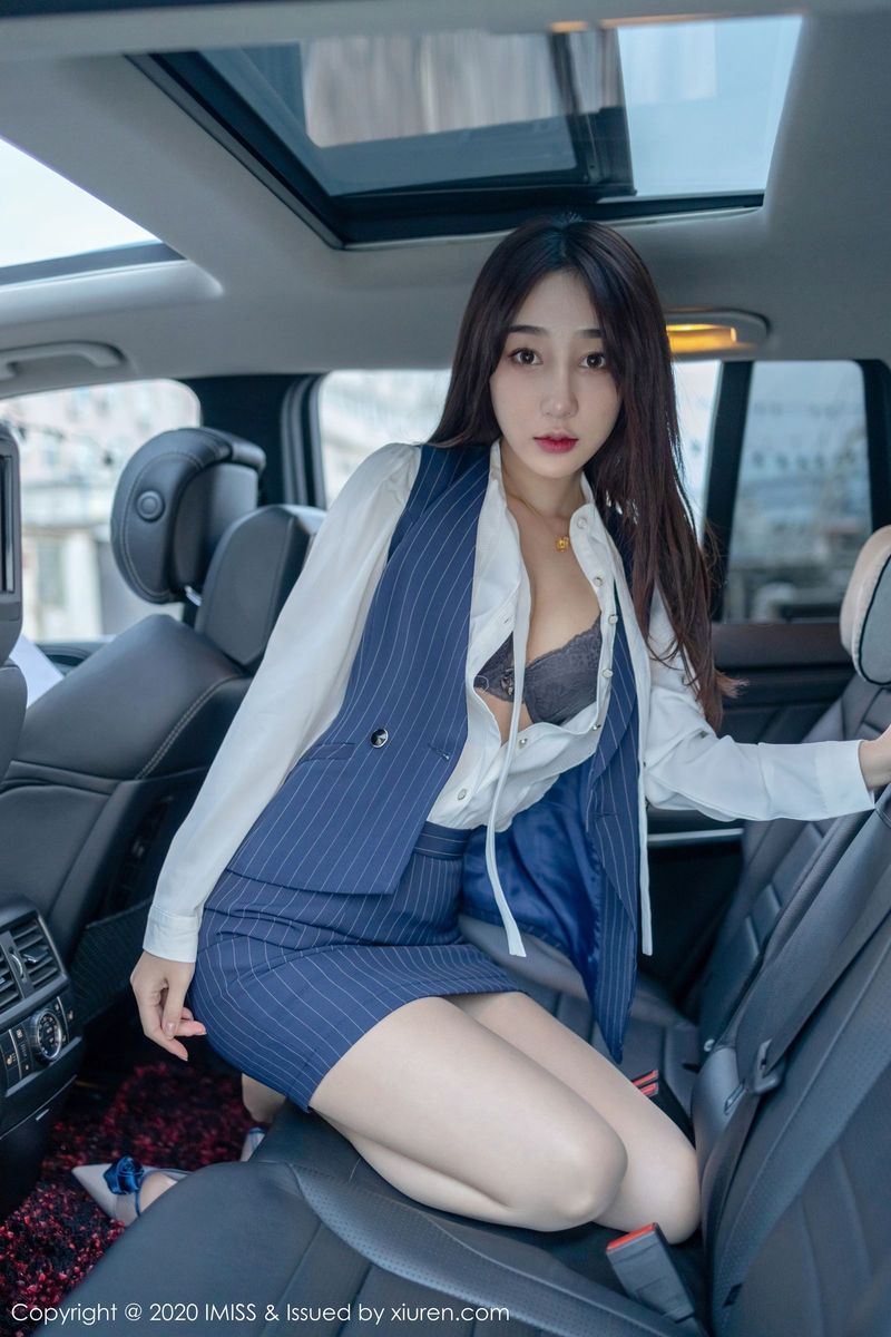 爱蜜社性感女神小九月西餐厅服务生丝袜美腿制服诱惑套图