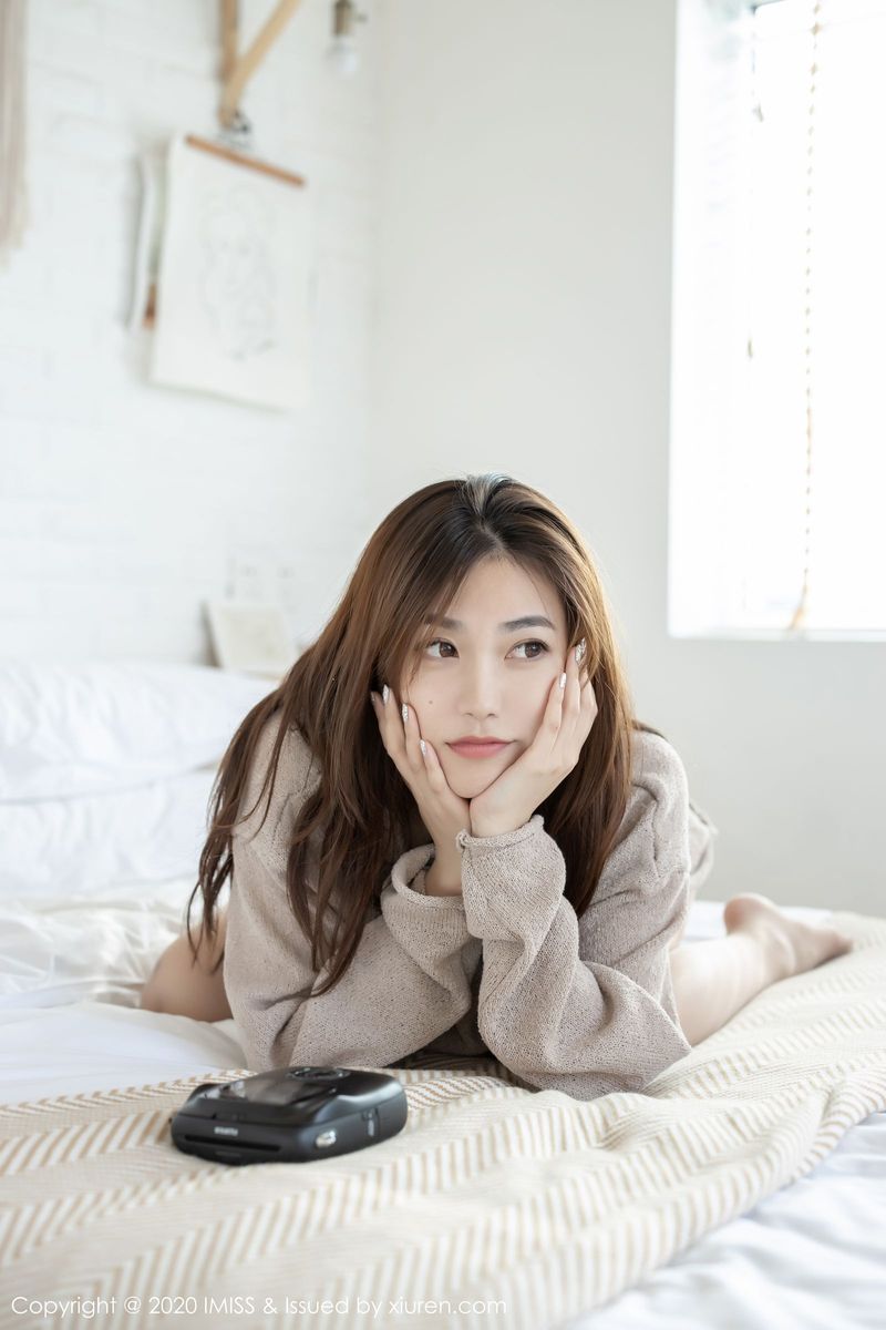 爱蜜社性感女神许诺Sabrina丝袜美腿碎花裙系列迷人气质写真