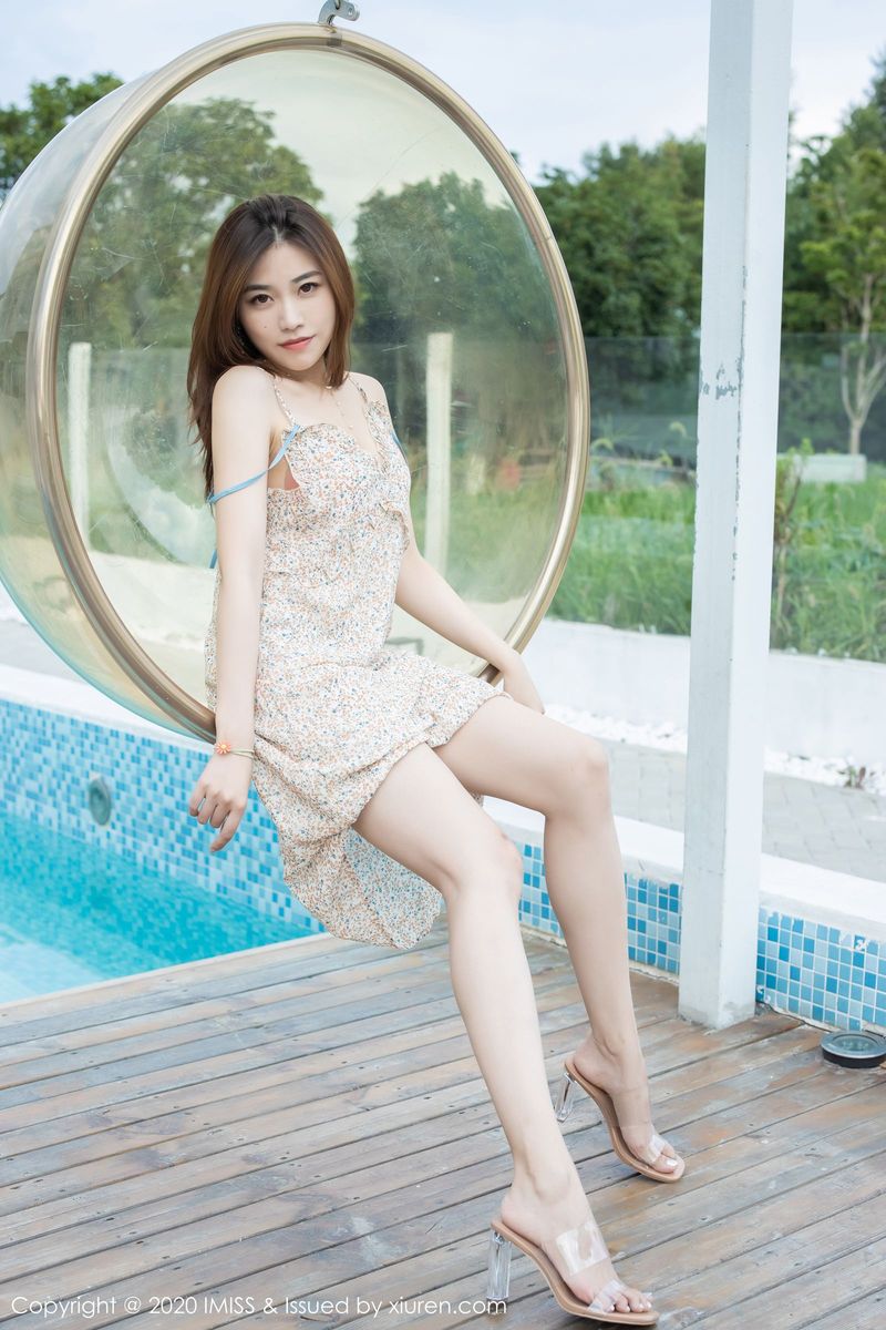 爱蜜社性感女神许诺Sabrina丝袜美腿碎花裙系列迷人气质写真