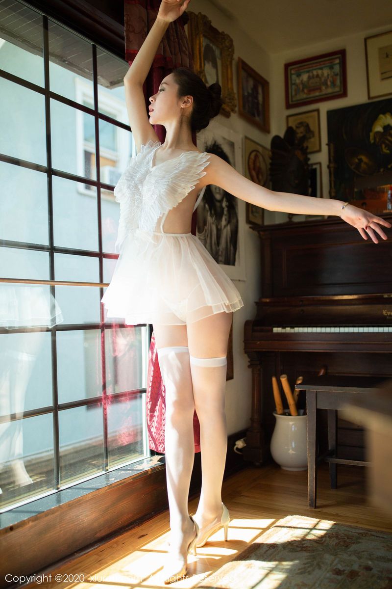 秀人网美女模特梦心玥梦幻芭蕾白嫩美腿翘臀系列美国旅拍