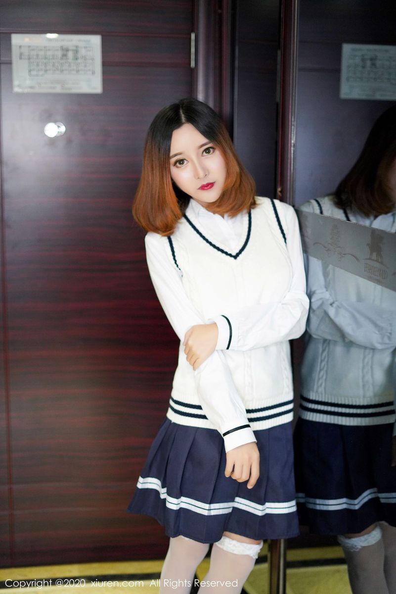 秀人网性感女神李梓熙丝袜美腿学生装校服系列清纯写真