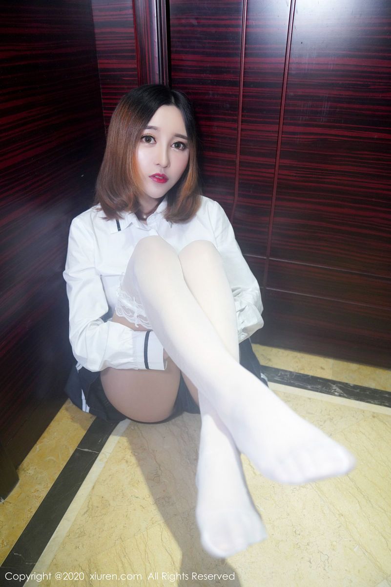 秀人网性感女神李梓熙丝袜美腿学生装校服系列清纯写真