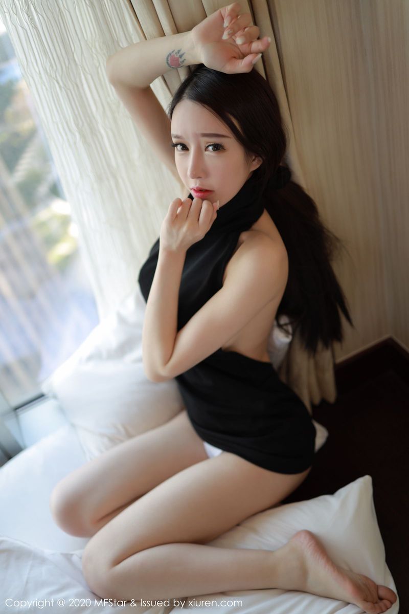 模范学院美女模特玉兔miki开背毛衣主题翘臀魅惑系列套图