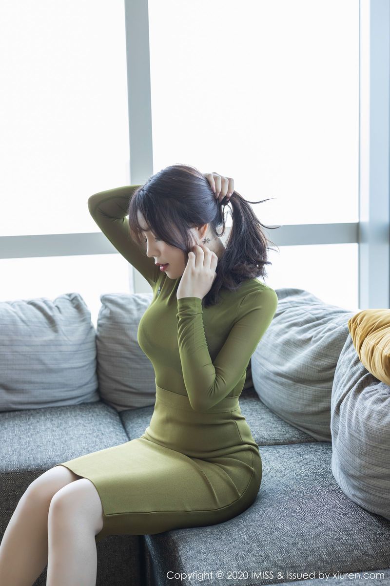 爱蜜社性感女神芝芝Booty镂空内衣与朦胧丝袜系列足量写真