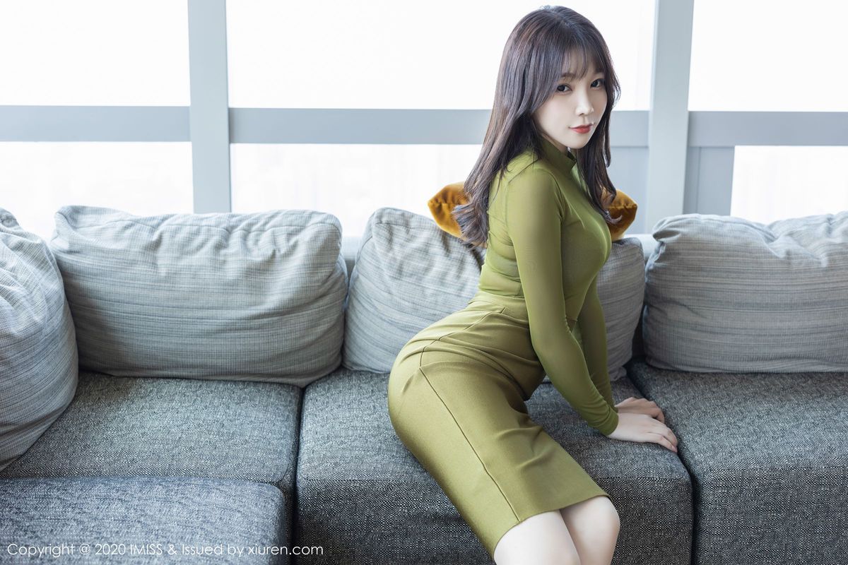 爱蜜社性感女神芝芝Booty镂空内衣与朦胧丝袜系列足量写真