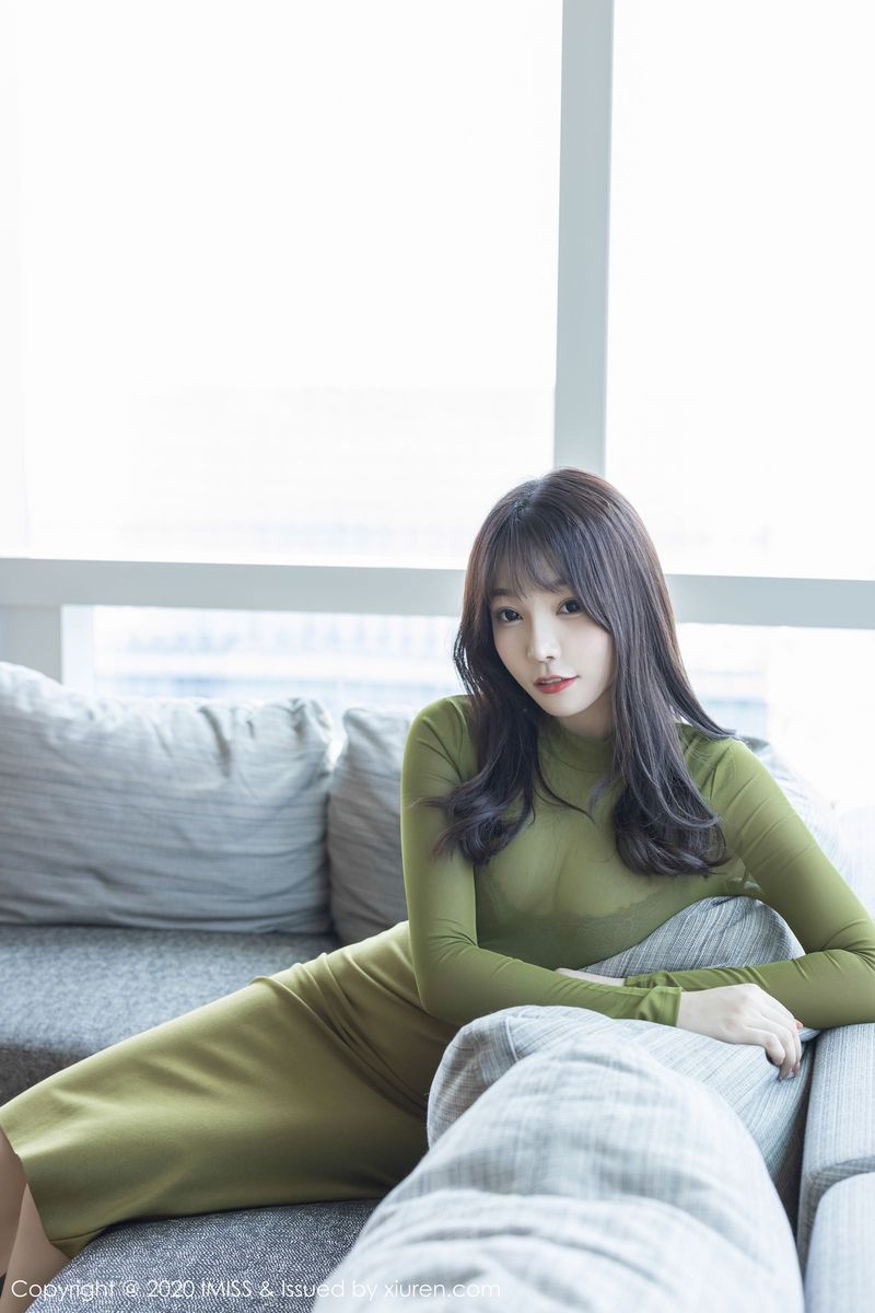 爱蜜社性感女神芝芝Booty镂空内衣与朦胧丝袜系列足量写真