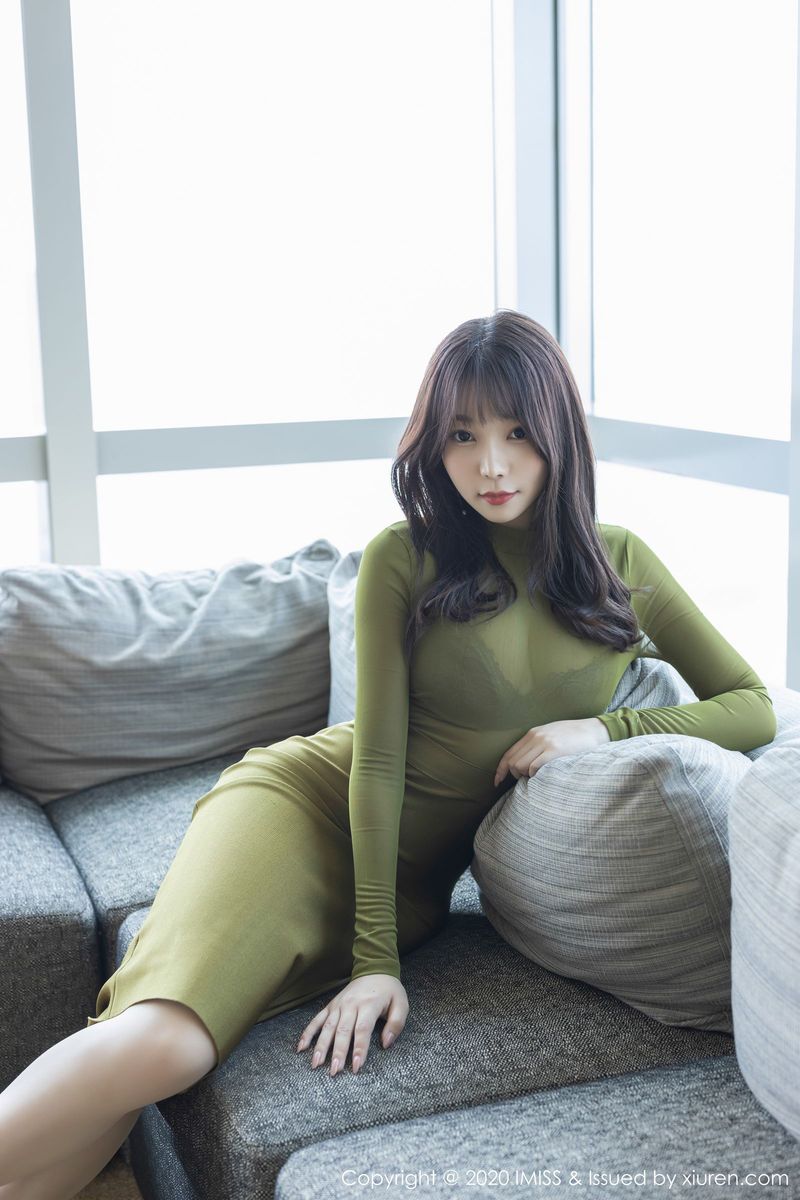 爱蜜社性感女神芝芝Booty镂空内衣与朦胧丝袜系列足量写真