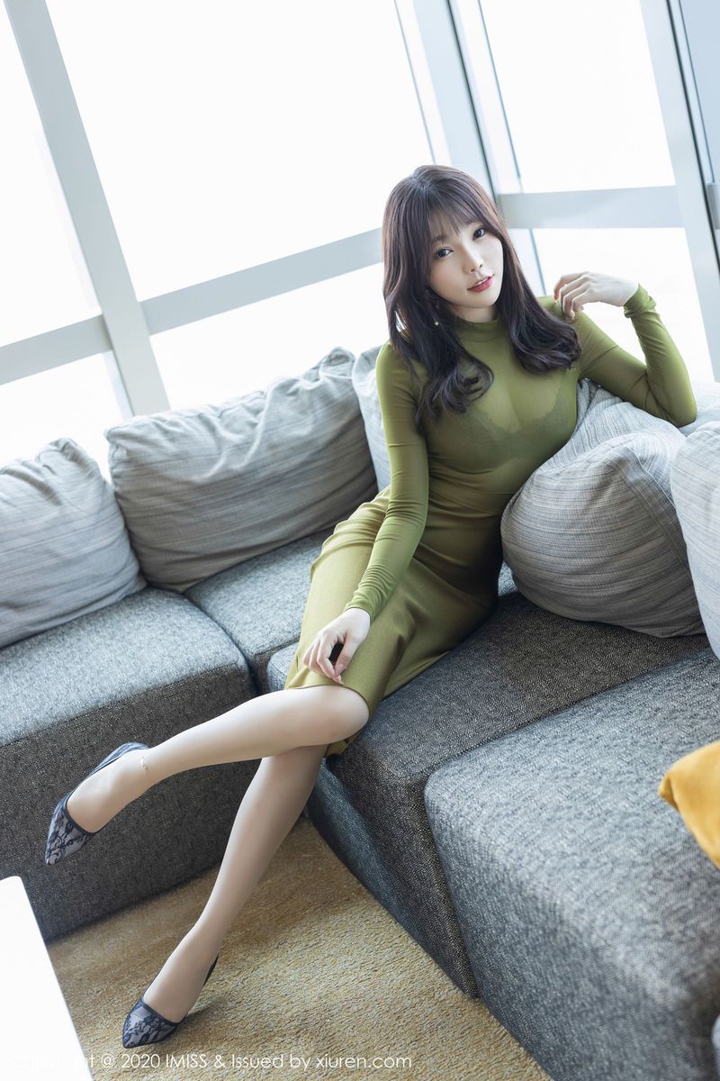 爱蜜社性感女神芝芝Booty镂空内衣与朦胧丝袜系列足量写真