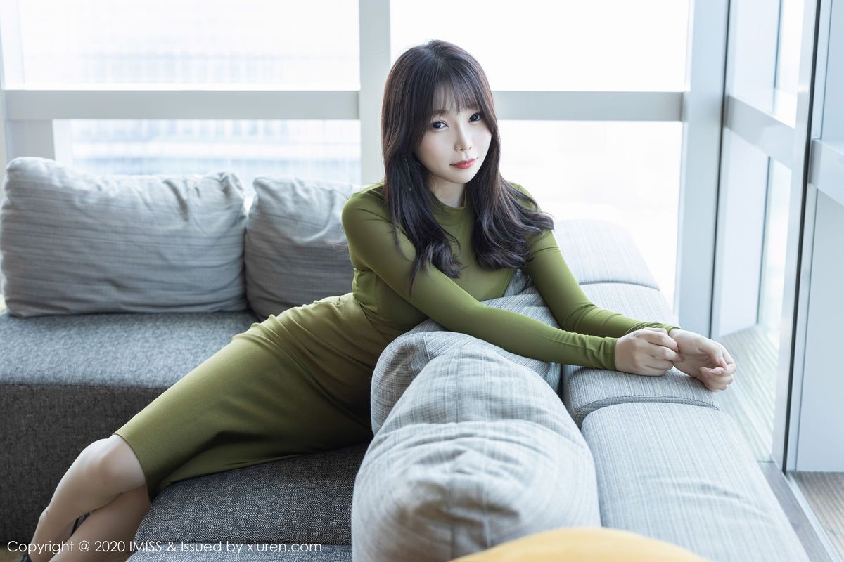 爱蜜社性感女神芝芝Booty镂空内衣与朦胧丝袜系列足量写真