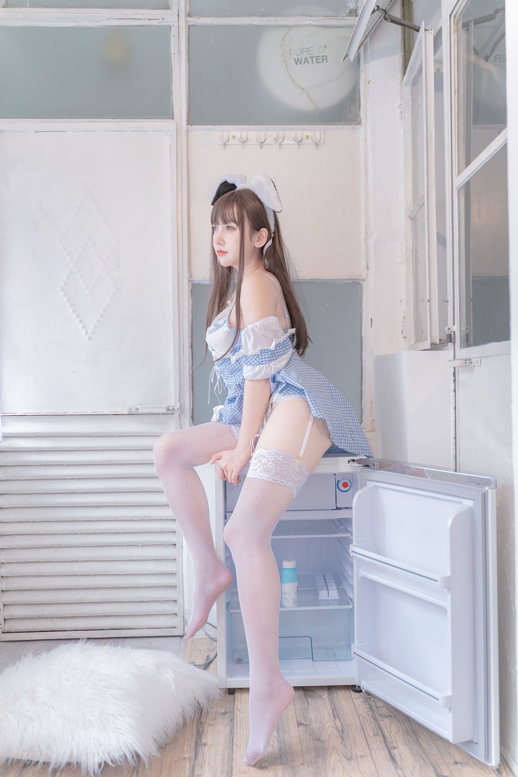 COSER米线线sama《蓝白女佣》 [Cosplay少女] 写真集[28P]