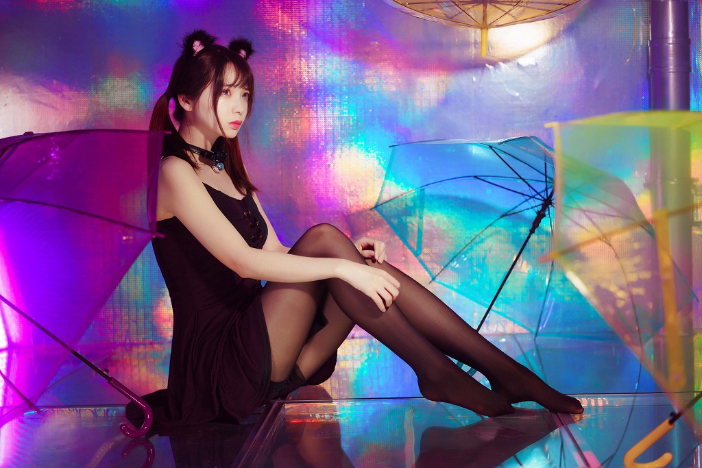 疯猫ss《丝袜狂想曲(光)》 [萝莉COS] 写真集[34P]