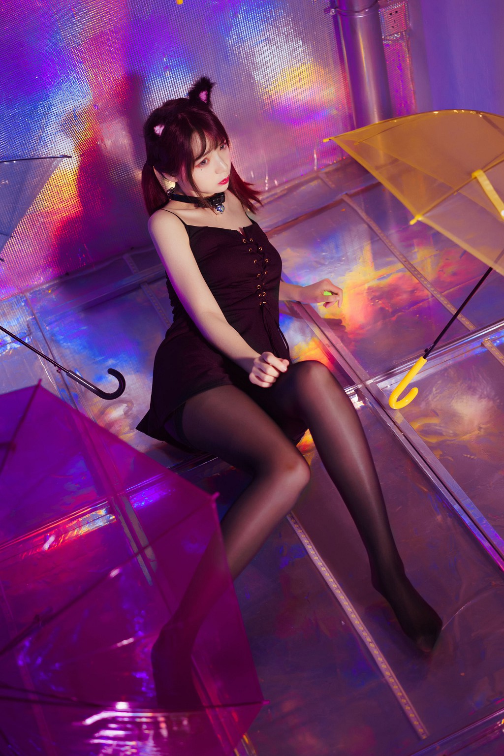 疯猫ss《丝袜狂想曲(光)》 [萝莉COS] 写真集[34P]