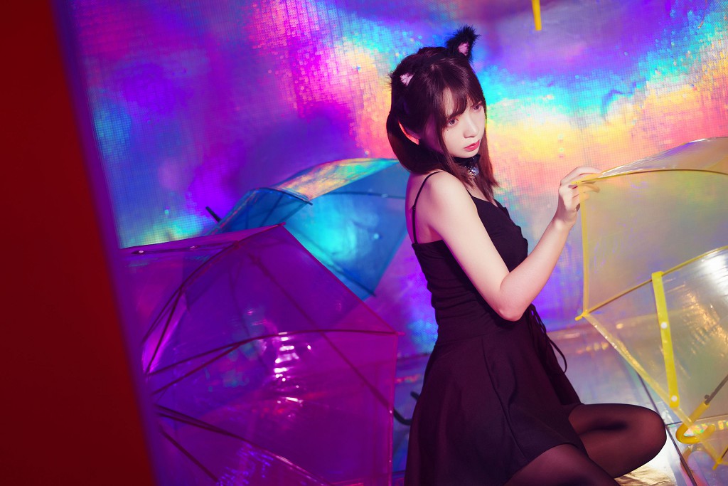 疯猫ss《丝袜狂想曲(光)》 [萝莉COS] 写真集[34P]