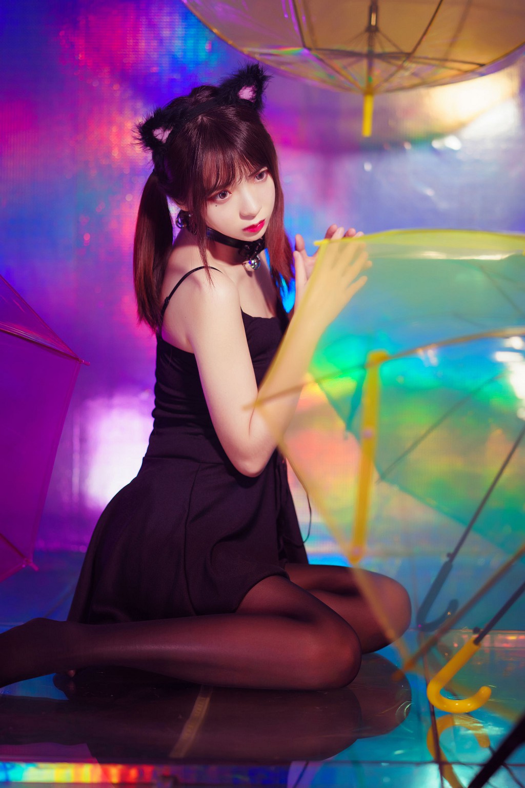 疯猫ss《丝袜狂想曲(光)》 [萝莉COS] 写真集[34P]