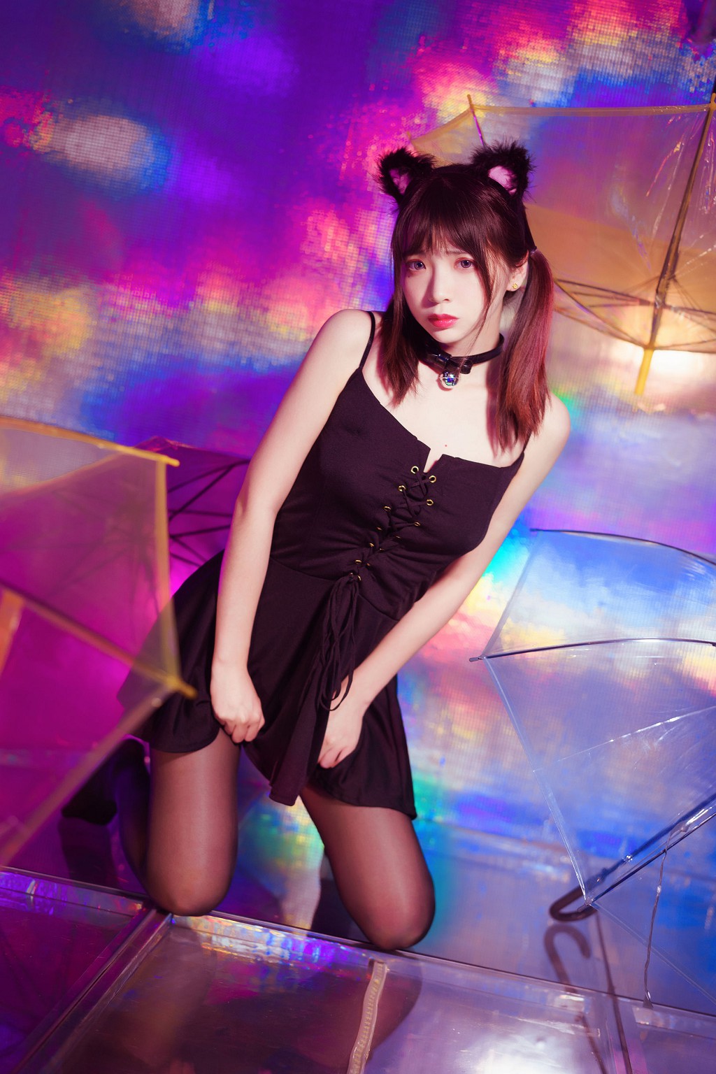 疯猫ss《丝袜狂想曲(光)》 [萝莉COS] 写真集[34P]