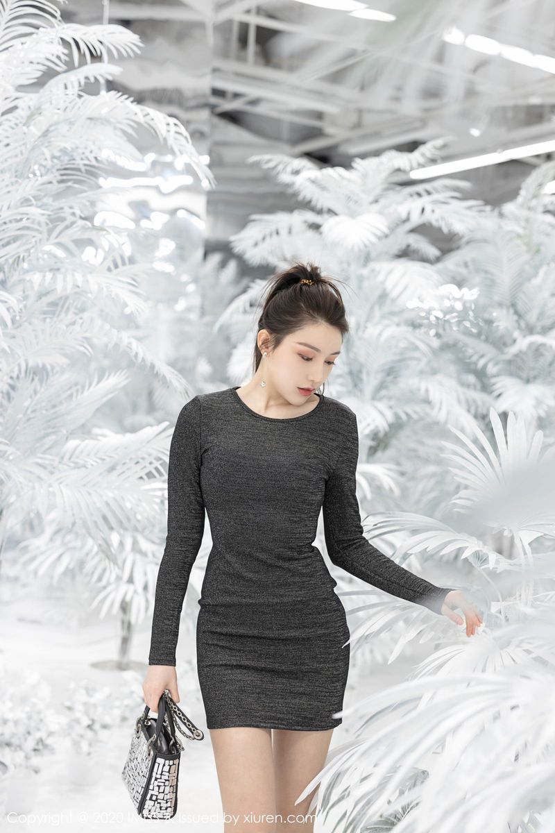 爱蜜社性感女神Lynn刘奕宁高挑身材丝袜美腿迷人气质写真