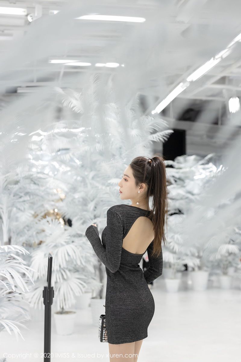 爱蜜社性感女神Lynn刘奕宁高挑身材丝袜美腿迷人气质写真